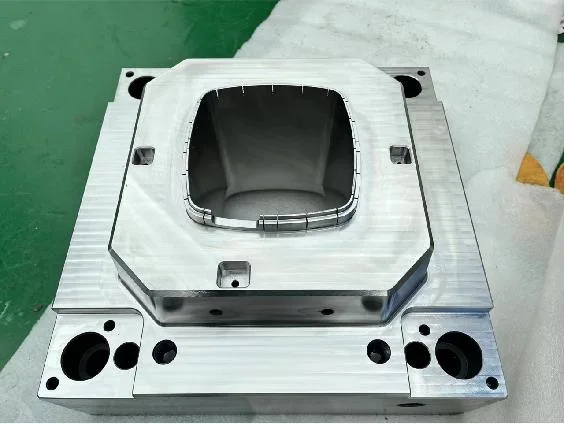 China Factory Customized Plastic Injection Container Thermoforming Mould