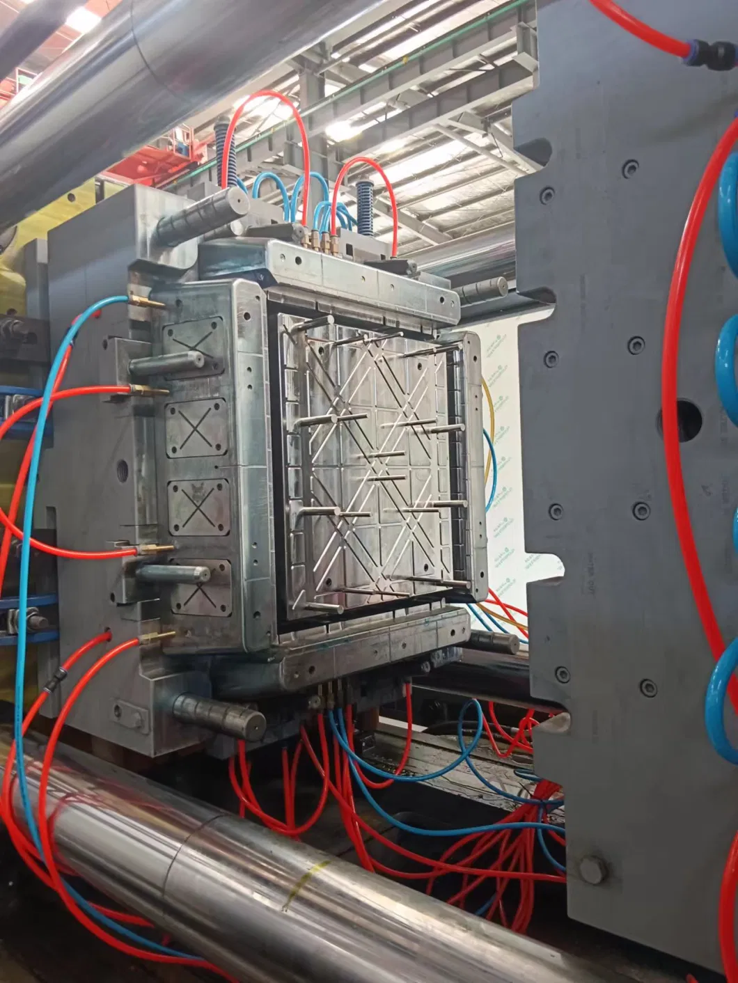 Servo Energy Saving Injection Molding Machine in Mold Labeling Machine