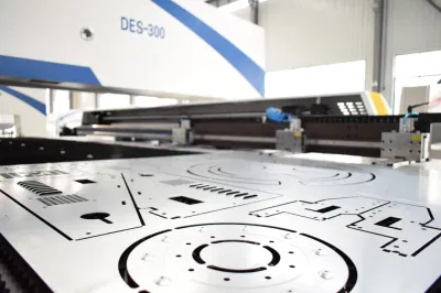  Procesamiento por lotes, impulsada por el servo de torreta CNC Prensa Punch Galvanizada la máquina de corte automático