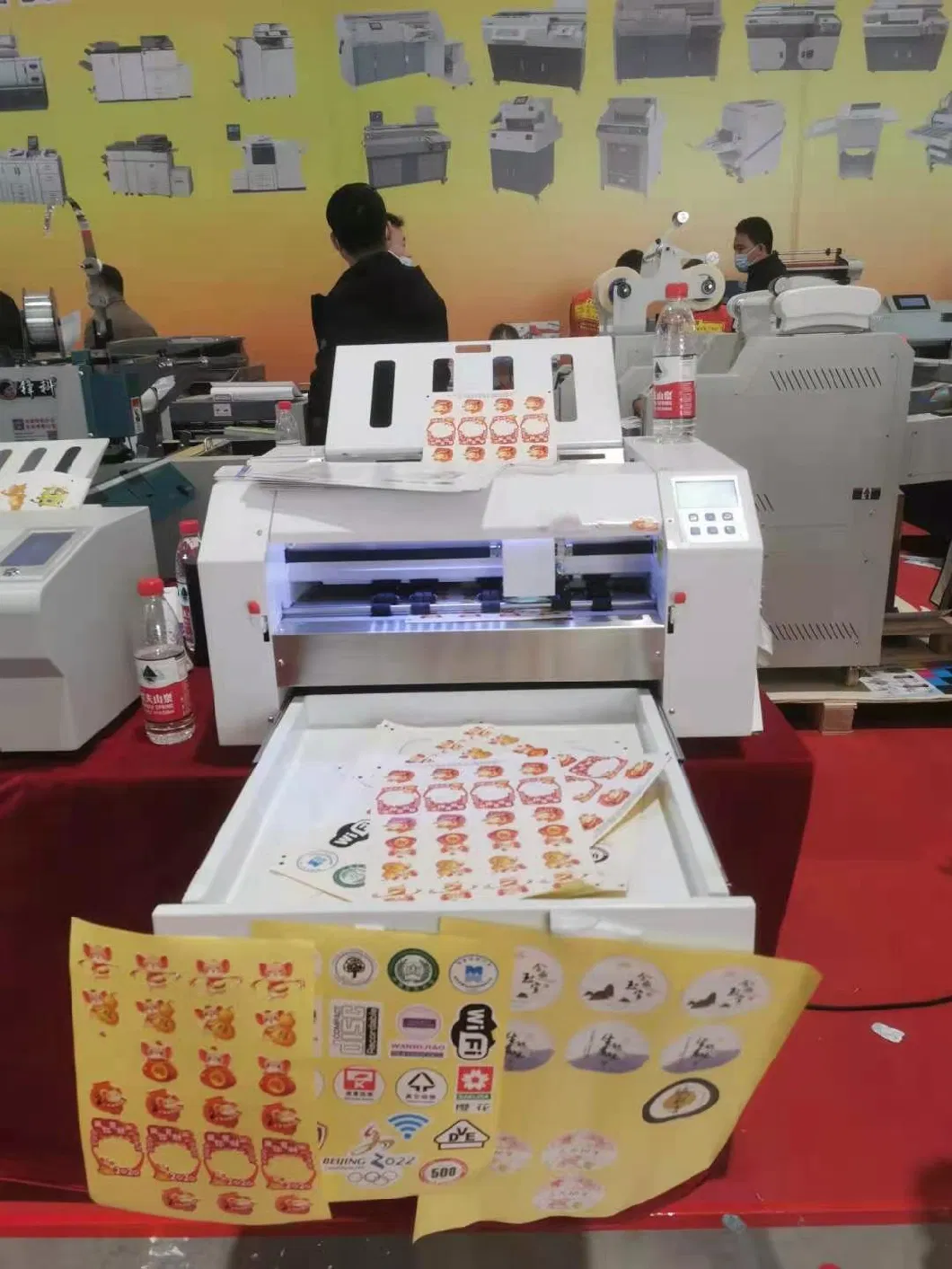 Small Exquisite Products/Custom Style/Personalized Label Cutter Contour Cutting Machine