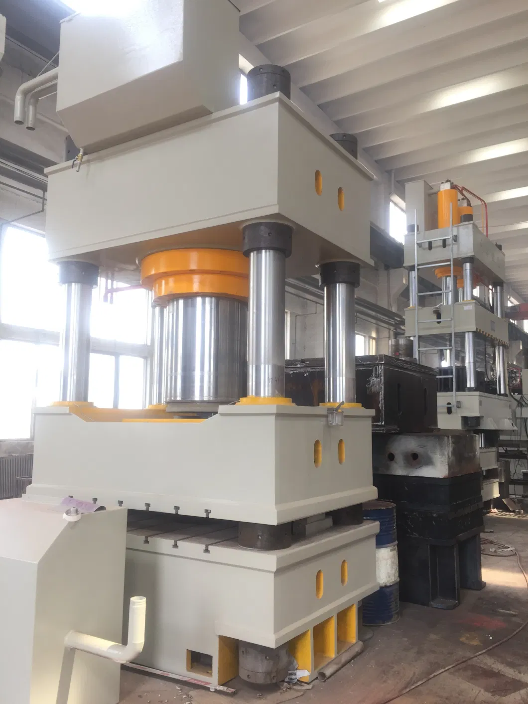 China Famous Automatic Oil Power Force Four Column Hydraulic Press Brick Machine