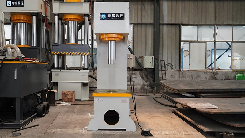 200-Ton Single-Arm Hydraulic Press, Small-Sized Single-Arm 200t with Electrically Heated Worktable, 200-Ton Single-Arm Hydraulic Press Manufacturer