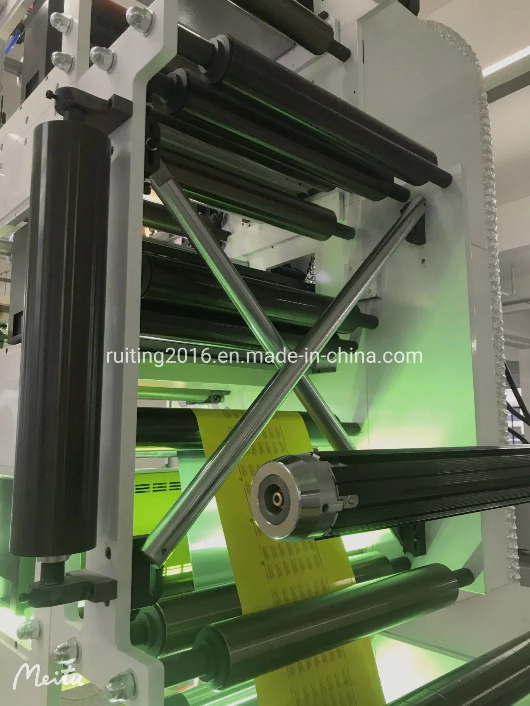 Rtry-520d Automatic Film Printer 4 Color LED UV Aluminum Foil Flexo Printing and Die Cutting Machine Manufacturer Price