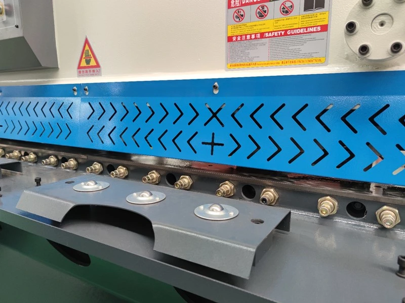 China Brand CNC Shearing Machine/Sheet Metal Guillotine Cutting 6*3200