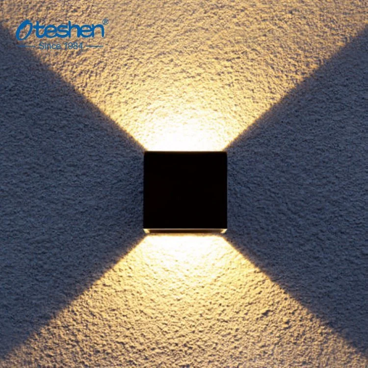 2W IP65 LED Wall Light with PC Material for Garden Change Angle
