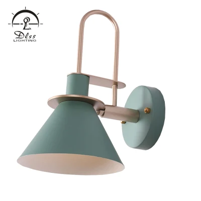 Camera decorativa con lampada da parete a basso prezzo e design moderno