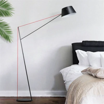 Postmoderno Bella linea alluminio ombra lampada da pavimento per soggiorno Luce pianale (WH-MFL-170)
