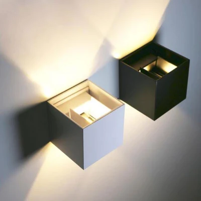 Moderna lampada a LED impermeabile per esterni lampada a parete per giardino Lampada da parete per letti regolabile su e giù