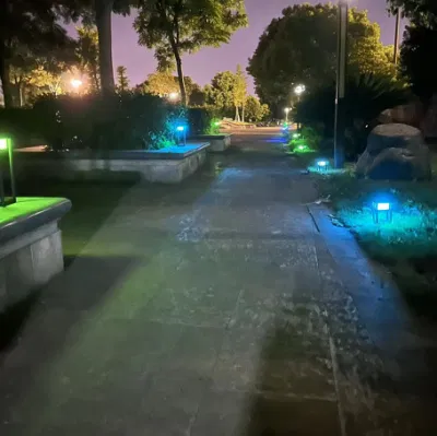 Luce solare da giardino a LED Factory Direct in alluminio per esterni