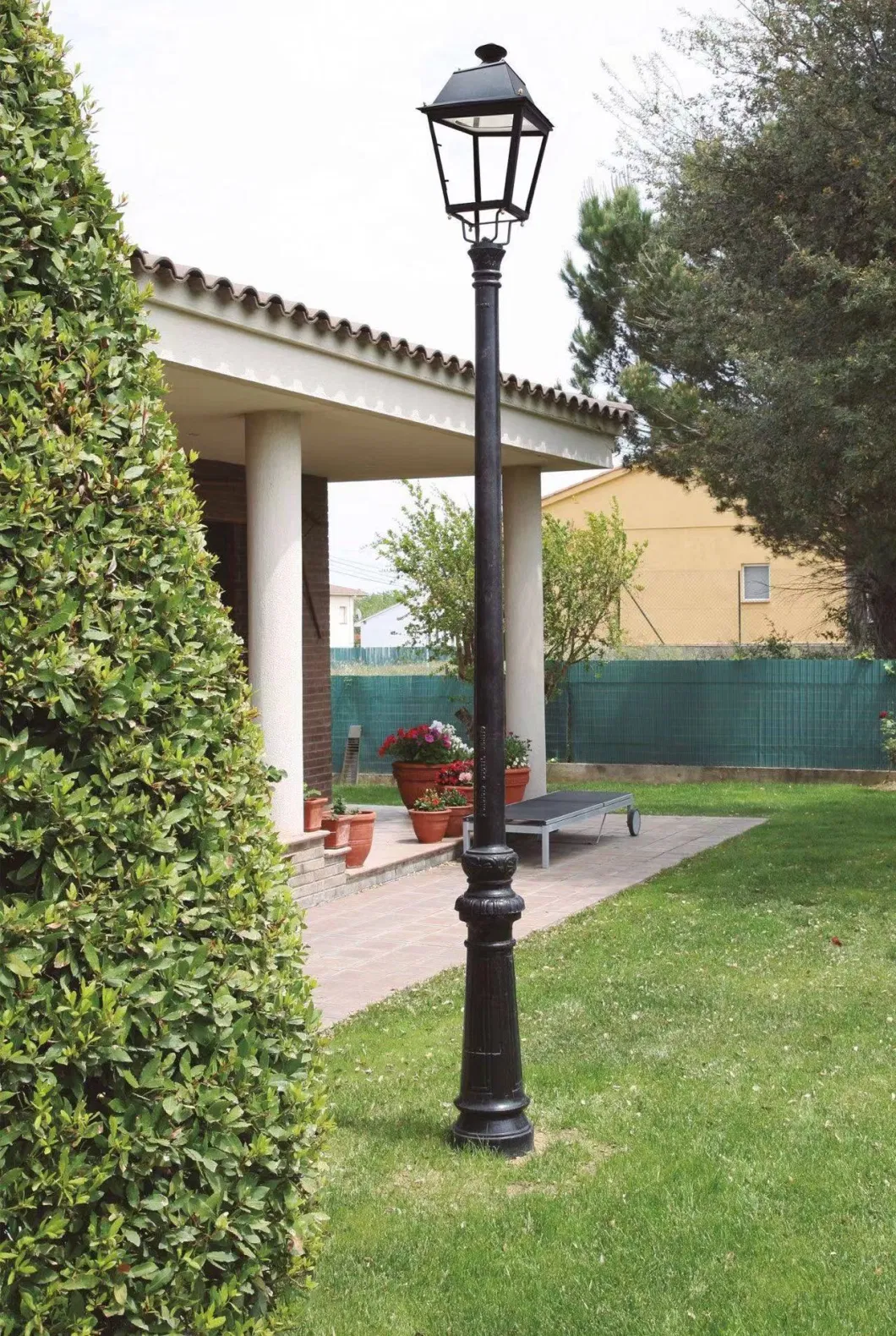 OEM Decorative Light Pole Ductile Cast Iron Garden Square Lamp Post