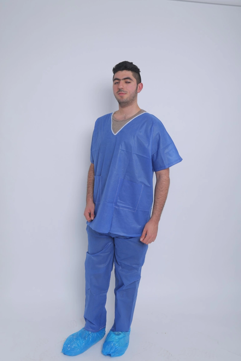 Disposable V Collar PP/SMS Non Woven Scrub Suit with Short Sleeves