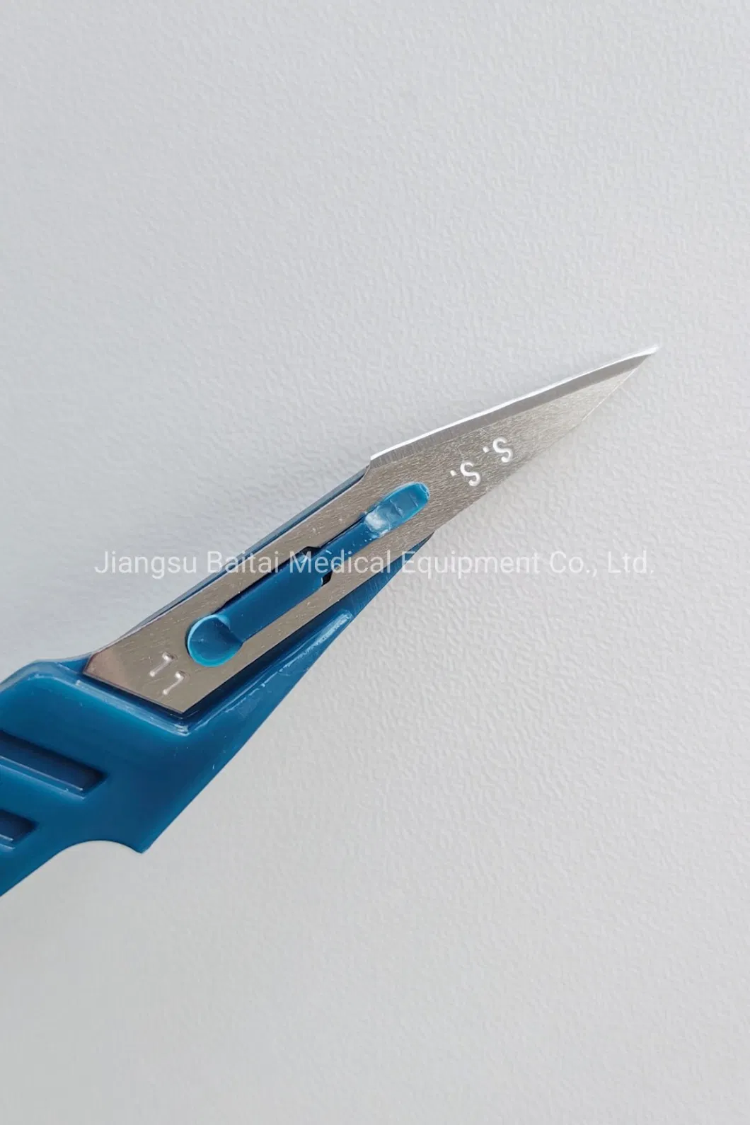 Stainless Steel Surgical Safety Scalpel with Plastic Handle