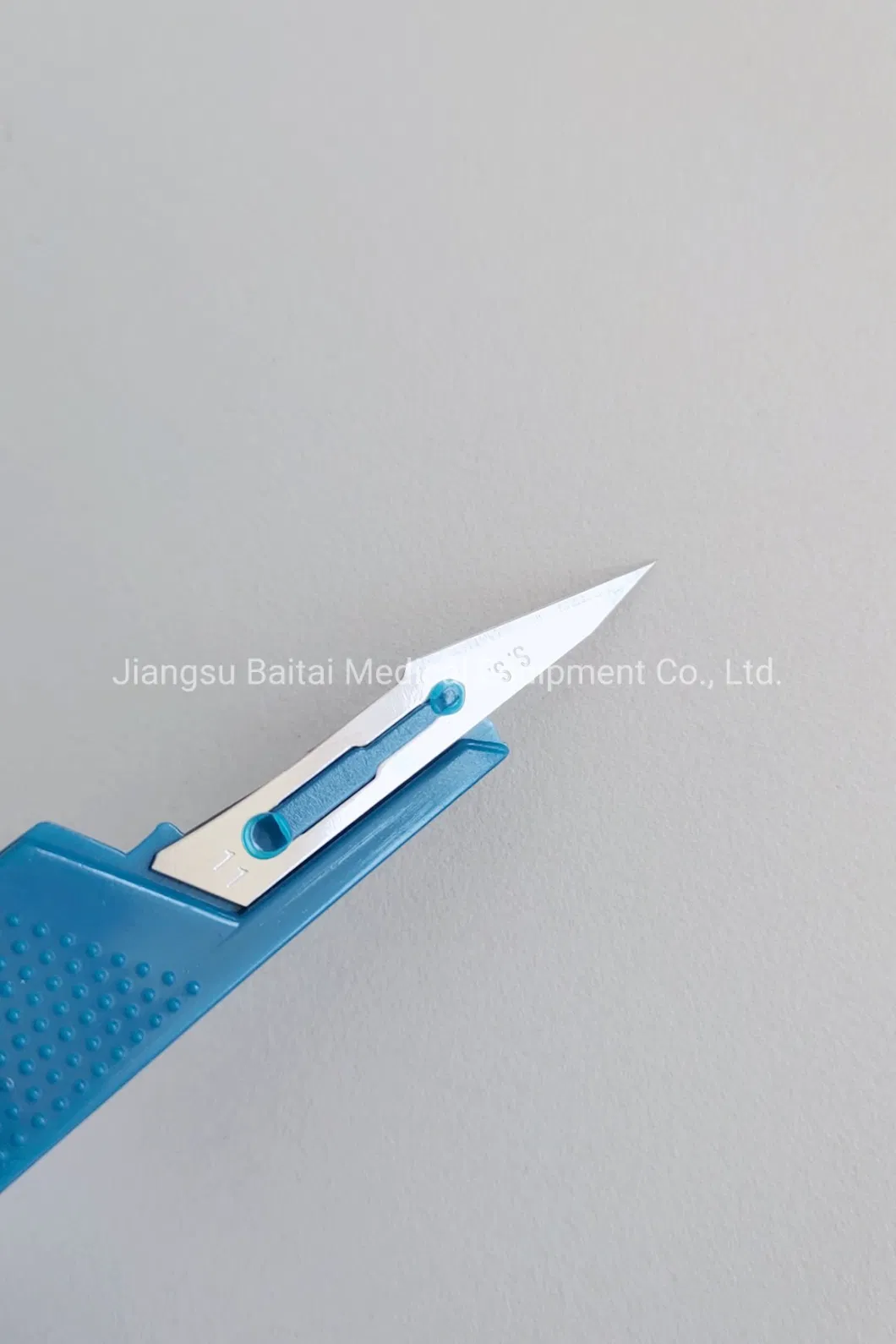 Stainless Steel Surgical Safety Scalpel with Plastic Handle