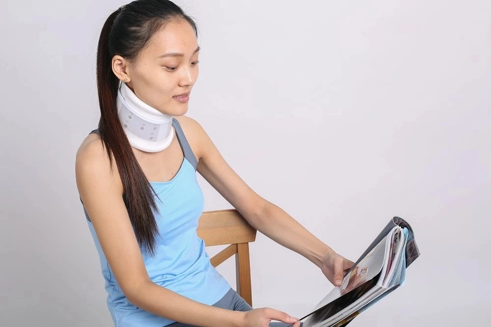 High Quality Neck Support Adjustable Neck Brace Hard Cervical Collar