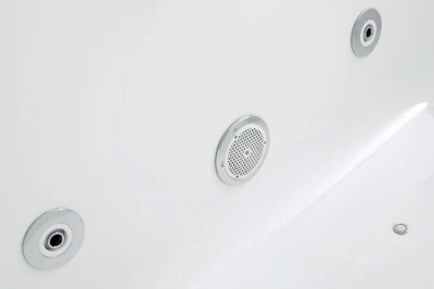 Doccia quadrata con getto idromassaggio, vasca idromassaggio e vasca da bagno