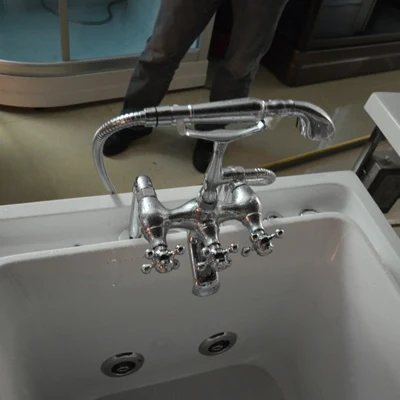 Vasca da bagno di lusso indipendente esterna della persona di massaggio del getto dell&prime;aria 1