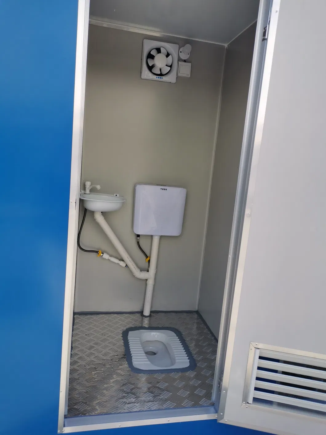 Newly Design Prefabricated Metal Portable Toilets Mobile Public Toilet