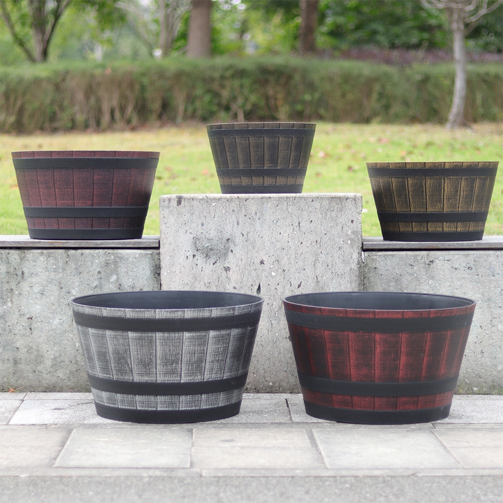 2023 Novelty 13/15/17/20 Inch Plastic Garden Resin Whiskey Barrel Pots Resin Wood Style Planters High Quality Wooden Planter Classical Round Black Plastic Plant