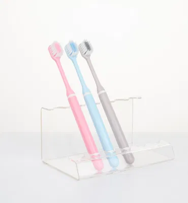 Vendita all&prime;ingrosso a buon mercato spazzola denti di plastica Produttori Logo personalizzato Adult Soft Setole spazzolino in plastica con coperchio