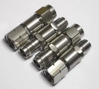 T0 1,85mm adaptador coaxial hembra en ángulo recto 1,85mm