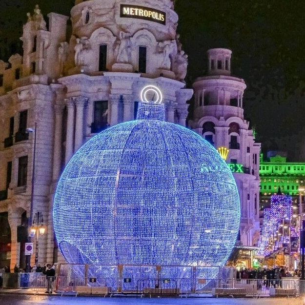 Outdoor Luxury Christmas Decorations Big LED Light Channel Christmas Ball for Sale