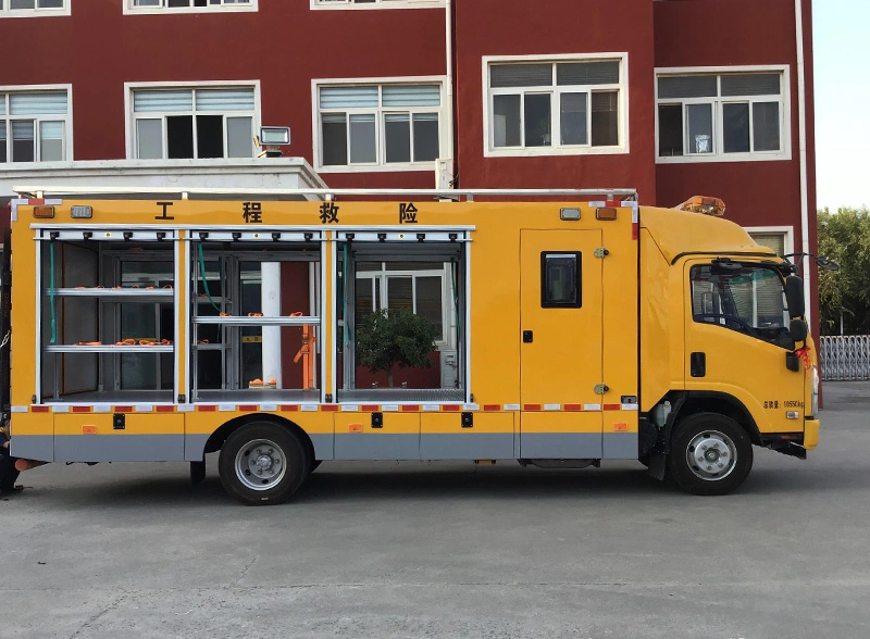 Multifunctional Rescue Vehicle Light Truck I-Suzu 700p 8X8 with Utility Equipment for Safeguard