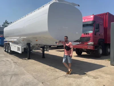Todo tipo de combustible líquido aceite de gasolina polvo de cemento a granel Tanque de diesel Transporte de contenedor de carga Servicio pesado tractor de descarga Buques camiones camiones semi camiones camiones