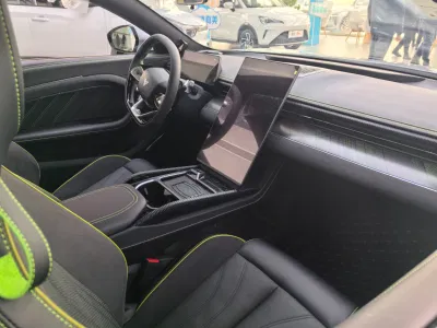 China neta GT EV Pure Electric Ultra-Luxury Electric Sports Car 2rwd o 4awd 560km-660km coche usado de largo alcance