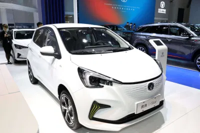 Changan Benben E-Star Range 310km coches eléctricos Changan mano izquierda Conducir Mini EV coche para la venta