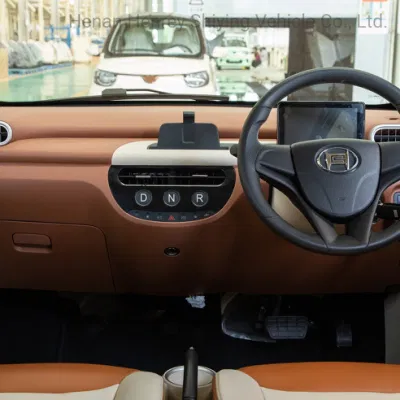 Vehículo eléctrico: Coche clásico de color E con 4 asientos para jóvenes.