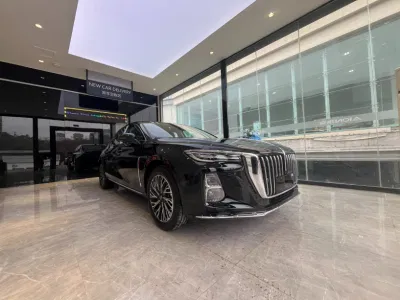 Venta caliente de lujo 4 ruedas 5 asientos de alta velocidad izquierda Vehículos eléctricos de accionamiento manual China Hongqi H5