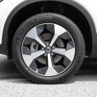 Volvo C40 EV de recarga eléctrica 4WD Midsize Sedan Color personalizado vehículos nuevos de energía con la batería de 530km de la resistencia de la hoja