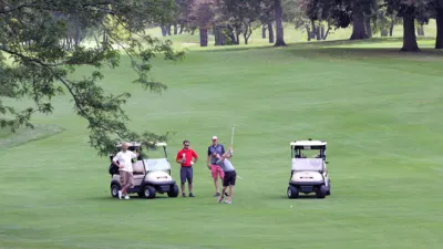 China hizo accionado por batería 2 4 6 plazas de carros de golf clásico con grandes espacios portaobjetos