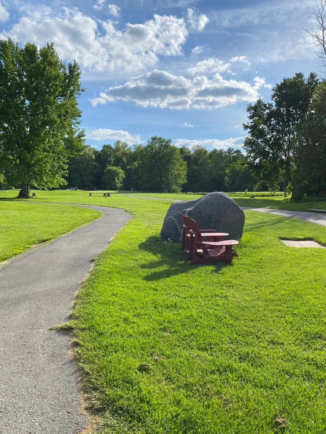 Four Golfers Are Practical and Tall Electric Vehicle