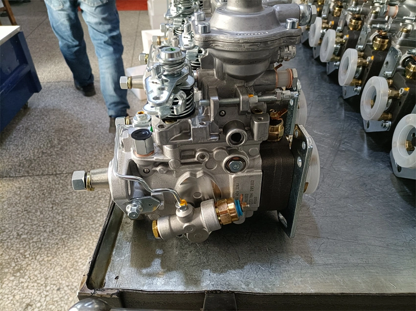 China Nj Jinningf Ve Fuel Pump for Isuzu / Linde / Iveco 4 Cylinder Diesel Engine