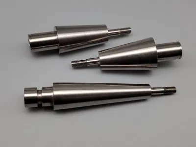 OEM lavorazione CNC personalizzata ad alta precisione alluminio, ottone, acciaio inox, 3 assi /4 assi /5 assi fresatura metallo parti di tornitura parti motore albero motore