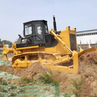 Apripista da 220 CV con motore Commins