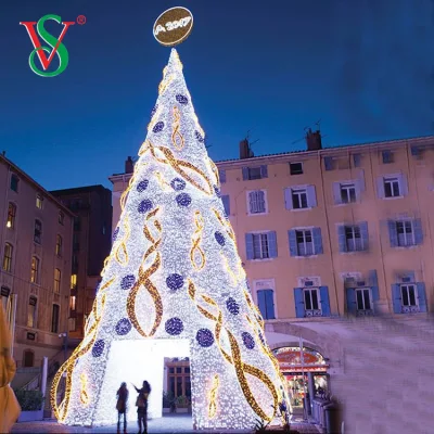 Factory Giant Shopping Mall, albero di Natale all&prime;aperto