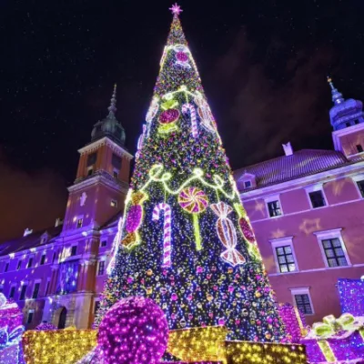 Factory Giant Shopping Mall, albero di Natale all&prime;aperto