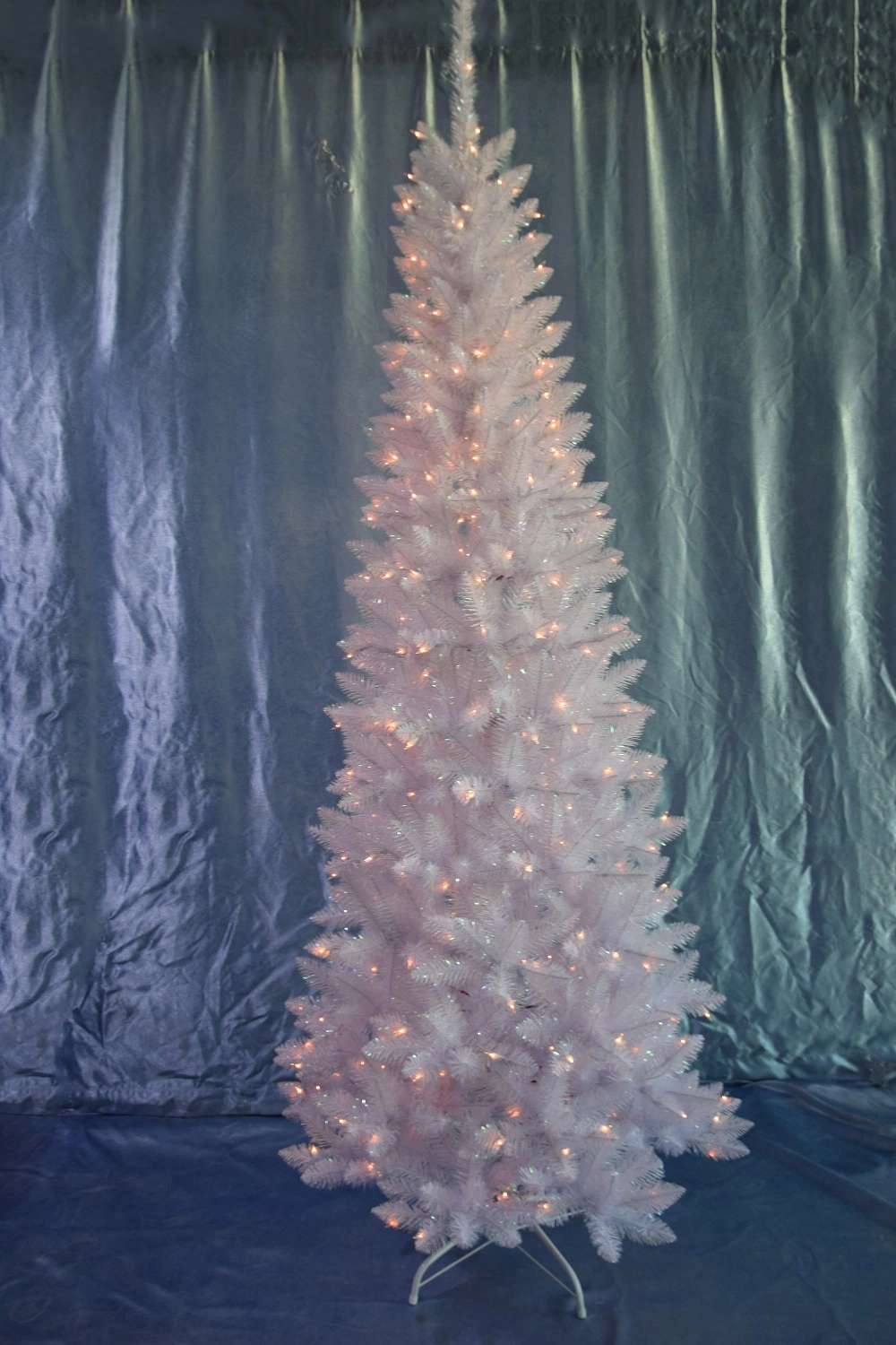 Factory Wholesale Artificial Pre-Lit White PVC Shining Hinged Slim Tree for Christmas