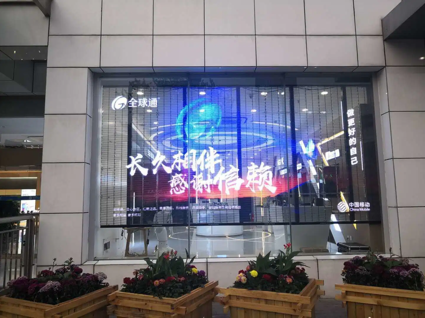 Full Color Outdoor P3.9-7.8 High Transparent LED Curtain Panel LED Display Video for Advertising