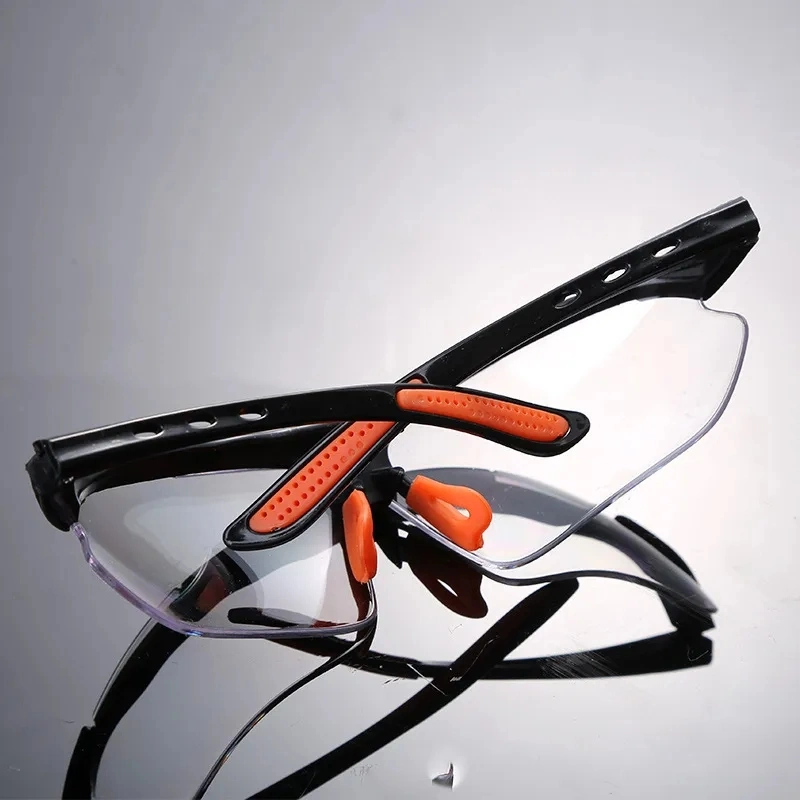 Safety Goggles Are Dust-Proof, Scratch-Proof and Splash-Proof