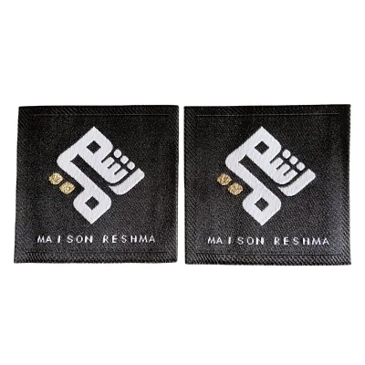  Etichetta di abbigliamento OEM Logo personalizzato marchio Accessori per indumenti piegati in tessuto Etichetta
