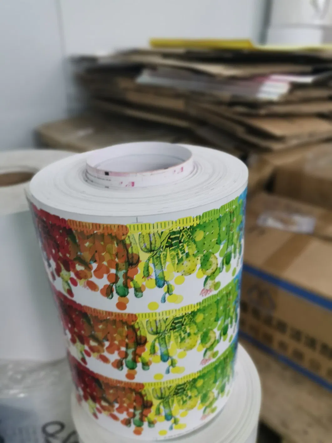 Direct/Eco/Top Coated Thermal Self-Adhesive Paper in Reel