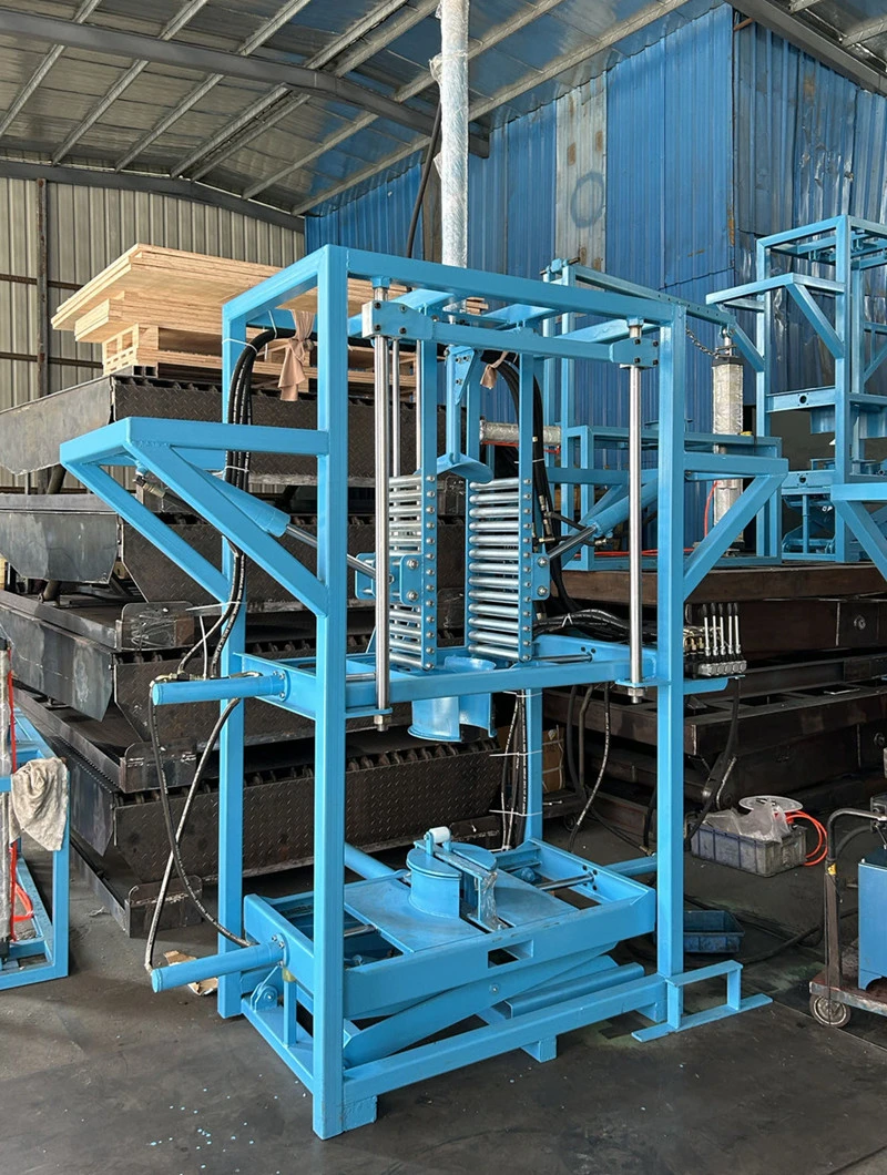 New Design Pneumatic Type Rubber Old Tire Tripling Machine