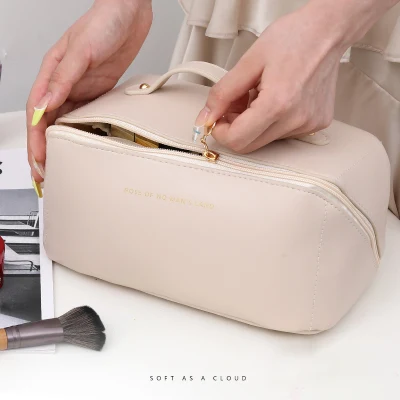 Bolsa de maquillaje pequeña y de color personalizada PU Travel Bolsa de cosméticos portátil Bolsa cosmética resistente al agua