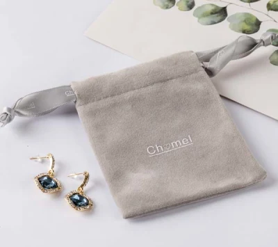Bolsa de joyas de terciopelo azul con cordón ajustable de ante con logotipo plateado Bolsa de regalo