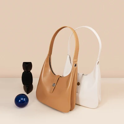 Bolsa de Tote 2024 Spring New Fashion cadena de hebilla magnética Bolsa de cuerpo cruzado