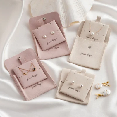  Bolsa de joyería de terciopelo de gamuza para pendientes con cordón de terciopelo con solapa de terciopelo personalizada ecológica al por mayor impresa con logotipo y tarjeta de inserción divisoria.