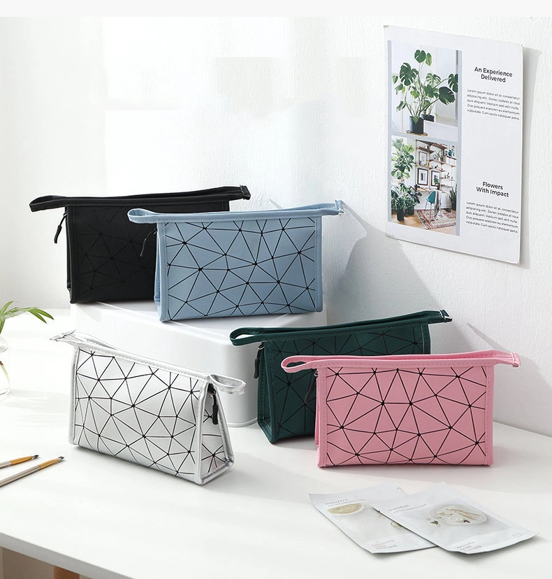 Portable Fashion Leather Toiletry Bag Waterproof Pink PU Leather Cosmetic Bags White Travel Women Make up Bags with Logo